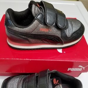 💔💔SOLD💔💔Girls Puma size 9